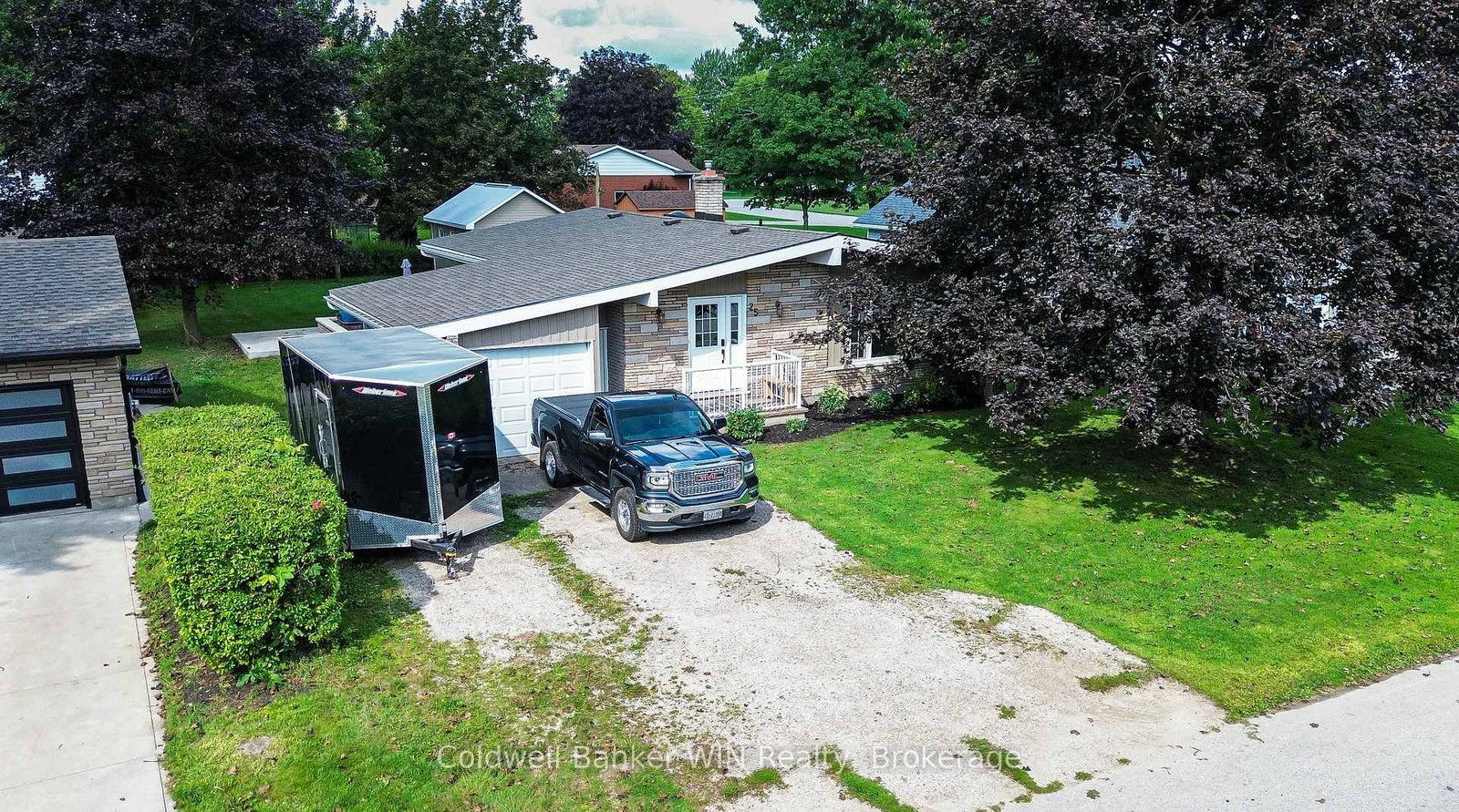 25 Thomas Street • South Bruce, ON photo 2