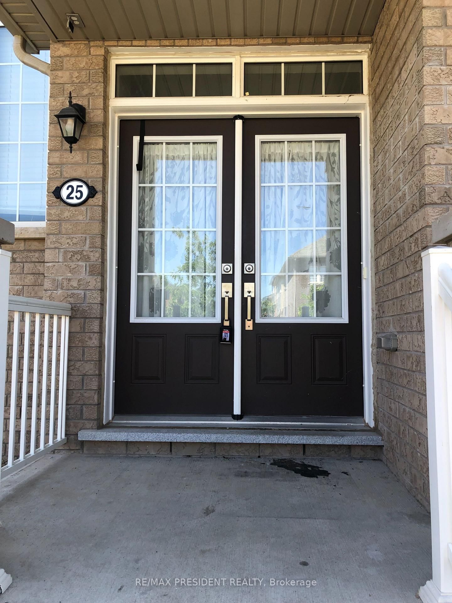25 Seanesy Drive • Thorold, ON photo 3