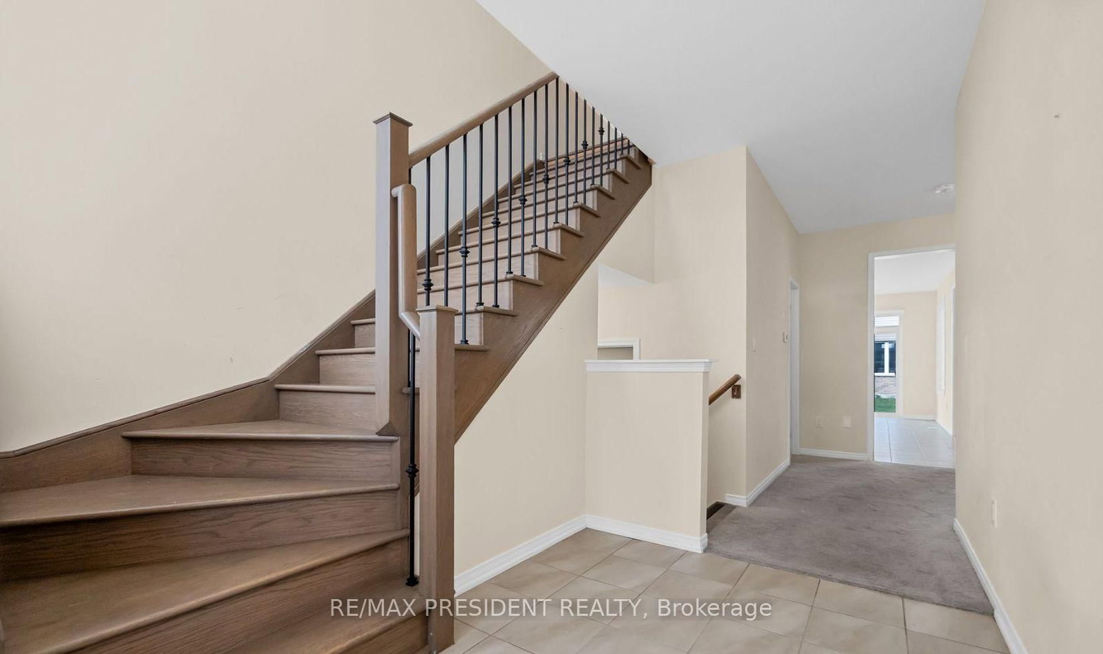 25 Seanesy Drive • Thorold, ON photo 5