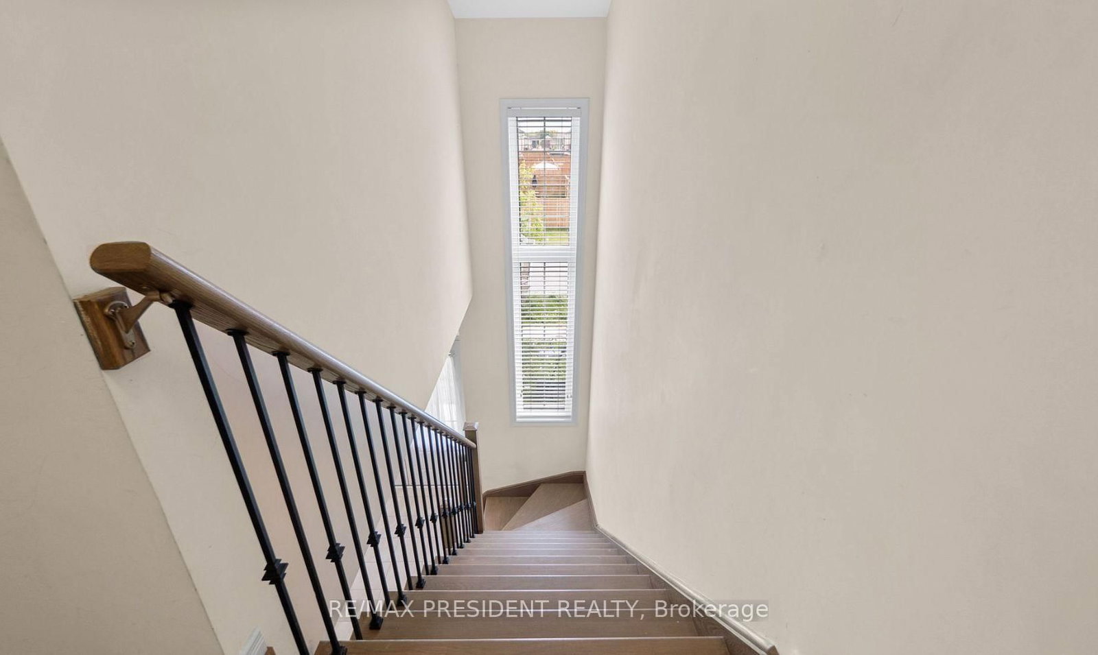 25 Seanesy Drive • Thorold, ON photo 6