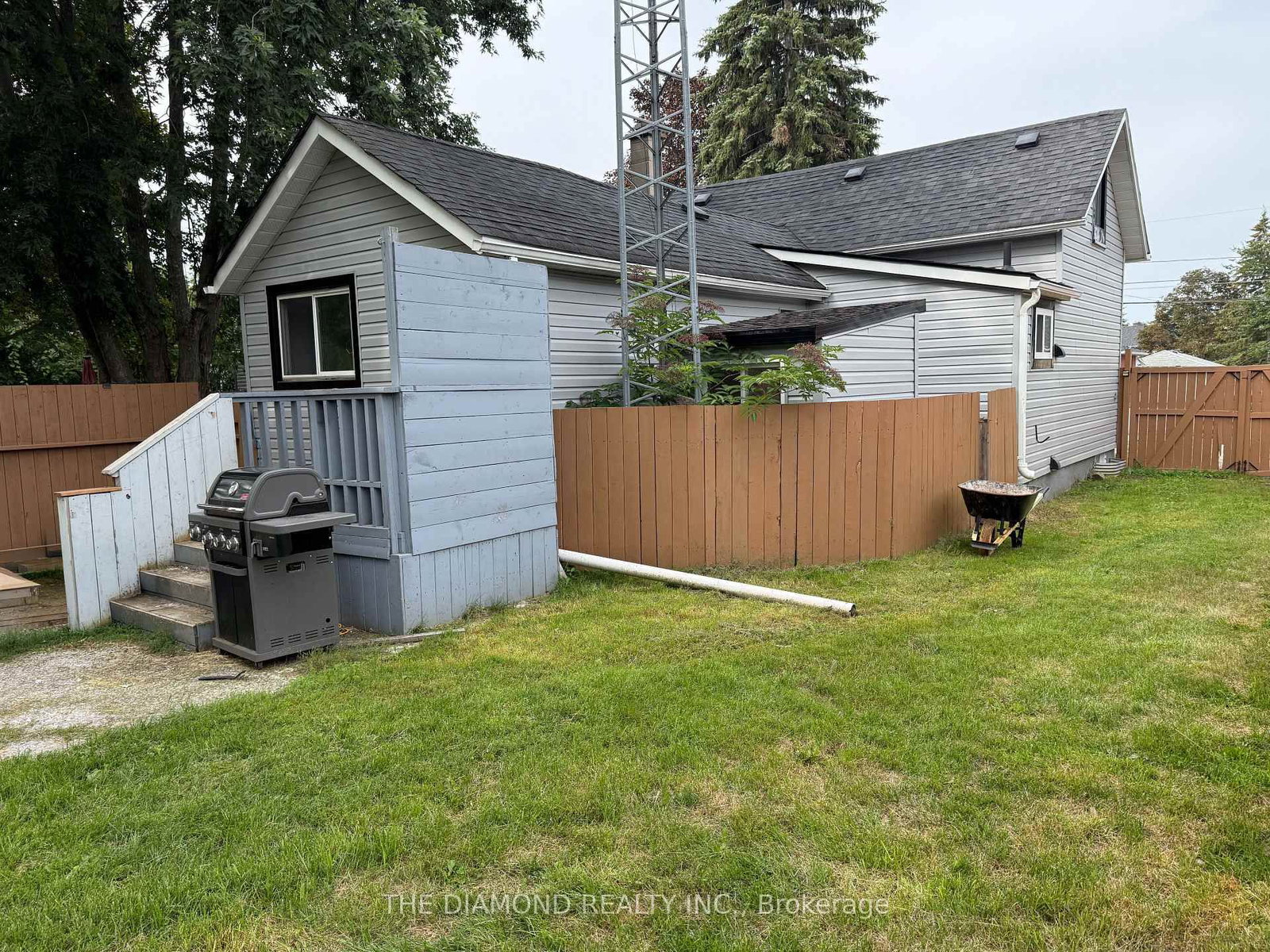 40 St Patrick Street • Kawartha Lakes, ON photo 3