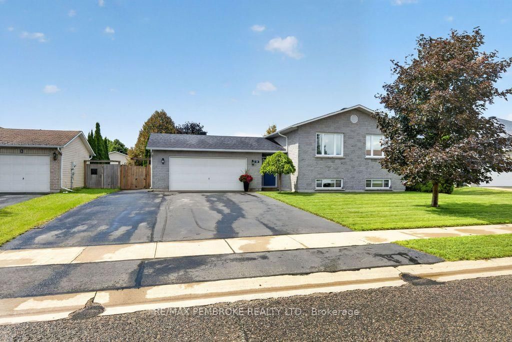 3 Winfield Street • Petawawa, ON photo 1