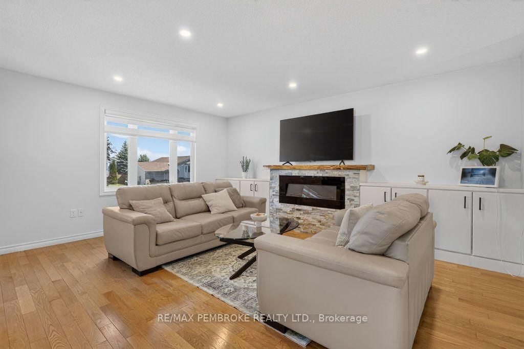 3 Winfield Street • Petawawa, ON photo 12