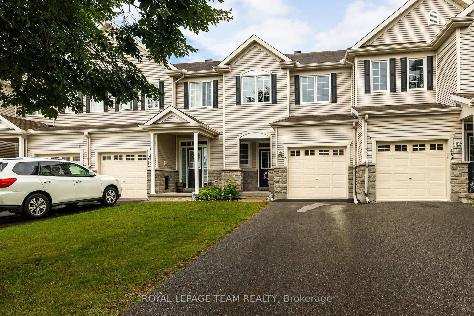 490 Dundonald Drive • Ottawa, ON photo 1