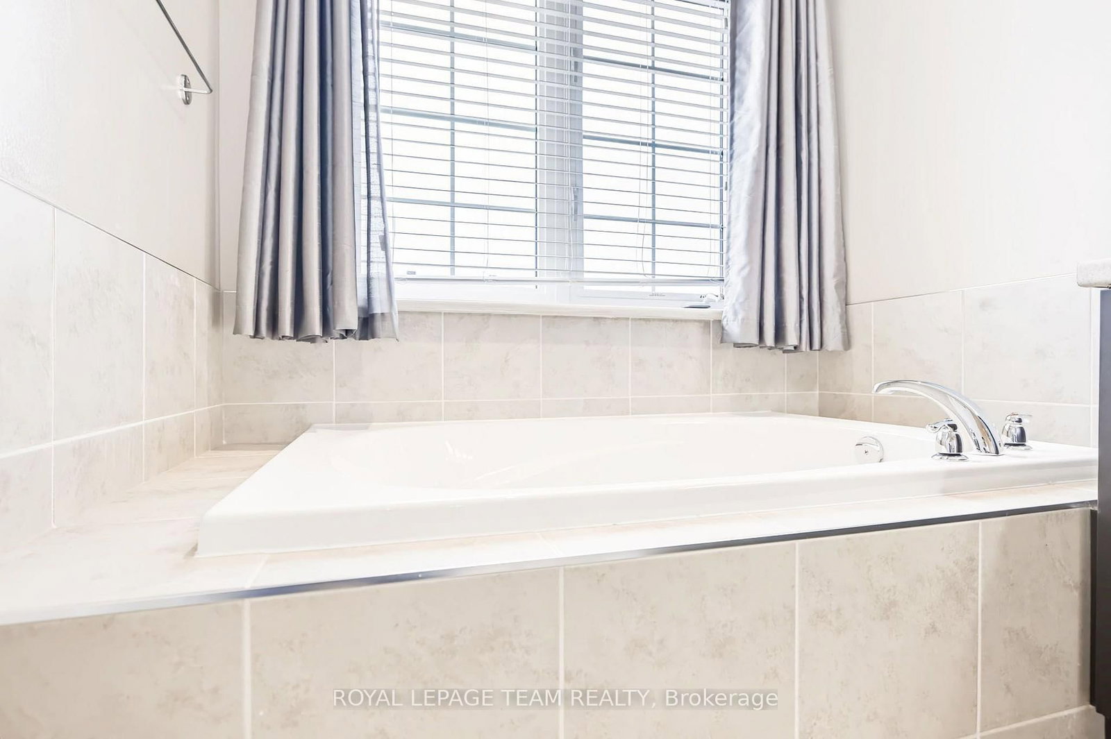 490 Dundonald Drive • Ottawa, ON photo 39
