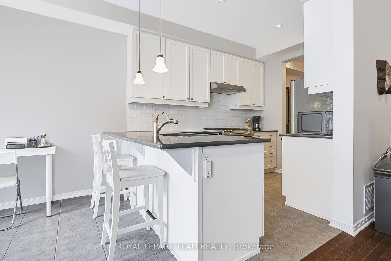 490 Dundonald Drive • Ottawa, ON photo 9