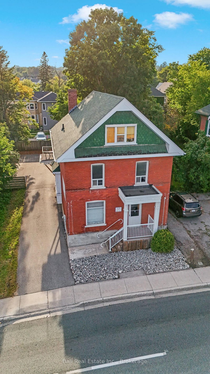 529 Reid St photo 2