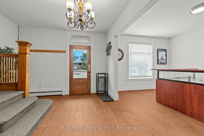 529 Reid St photo 3