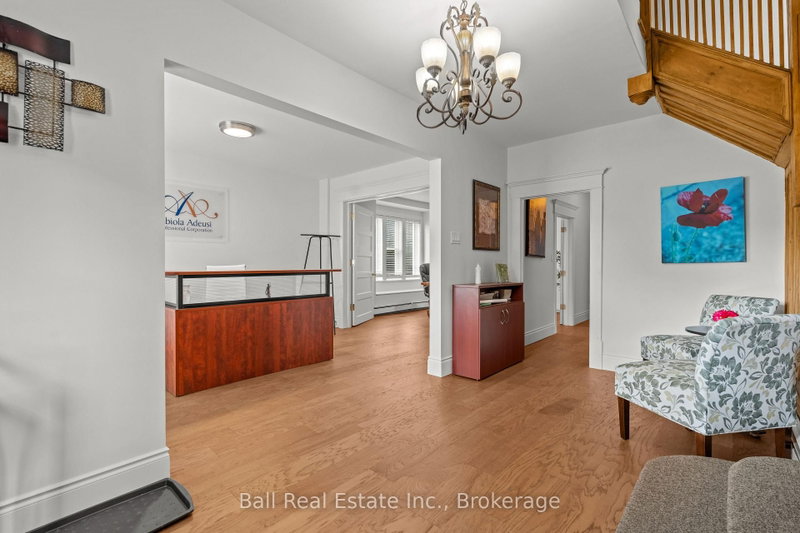 529 Reid St photo 4