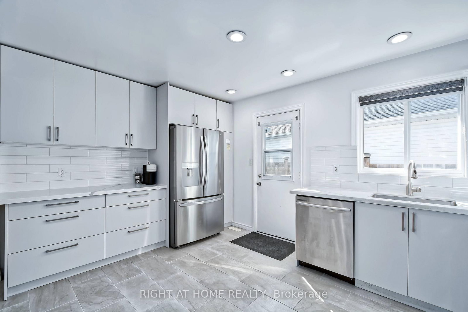 896 Fogerty Street • London North, ON photo 11