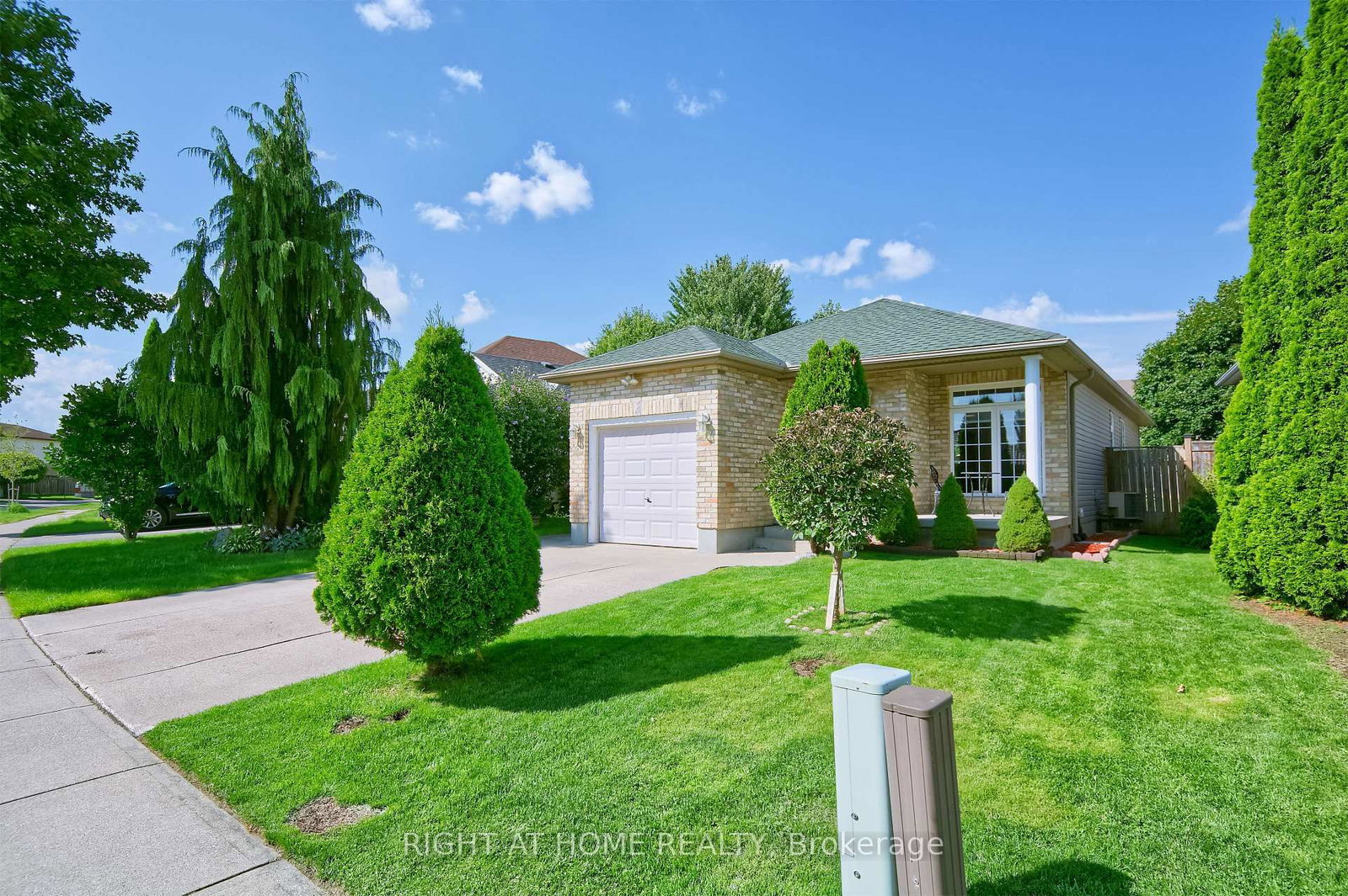 896 Fogerty Street • London North, ON photo 3