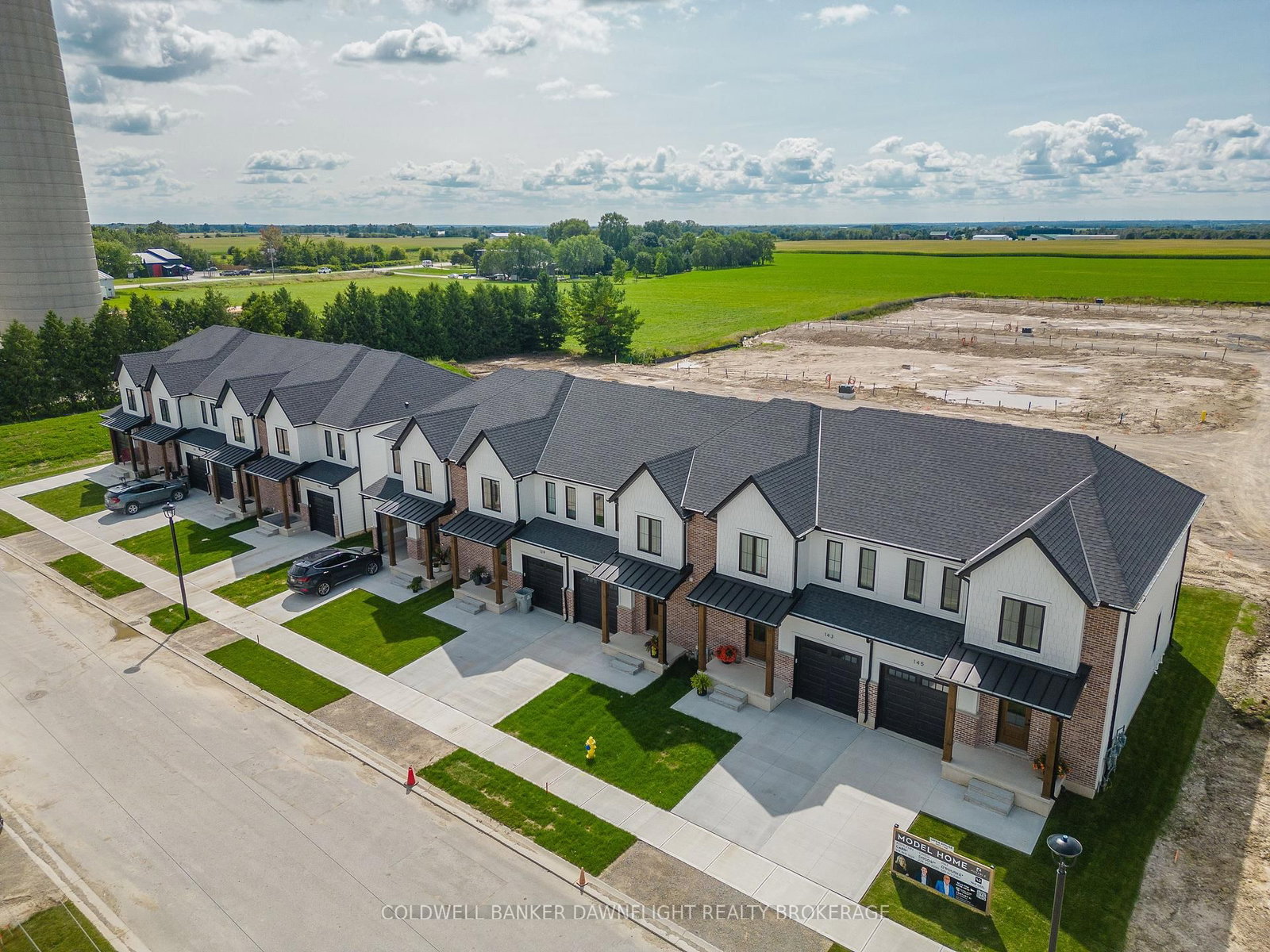 147 Scotts Drive • #11 • Lucan Biddulph, ON photo 2