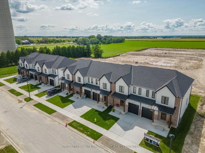 147 Scotts Drive • #11 • Lucan Biddulph, ON photo 2