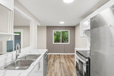43 Tybalt Crescent • Ottawa, ON photo 2