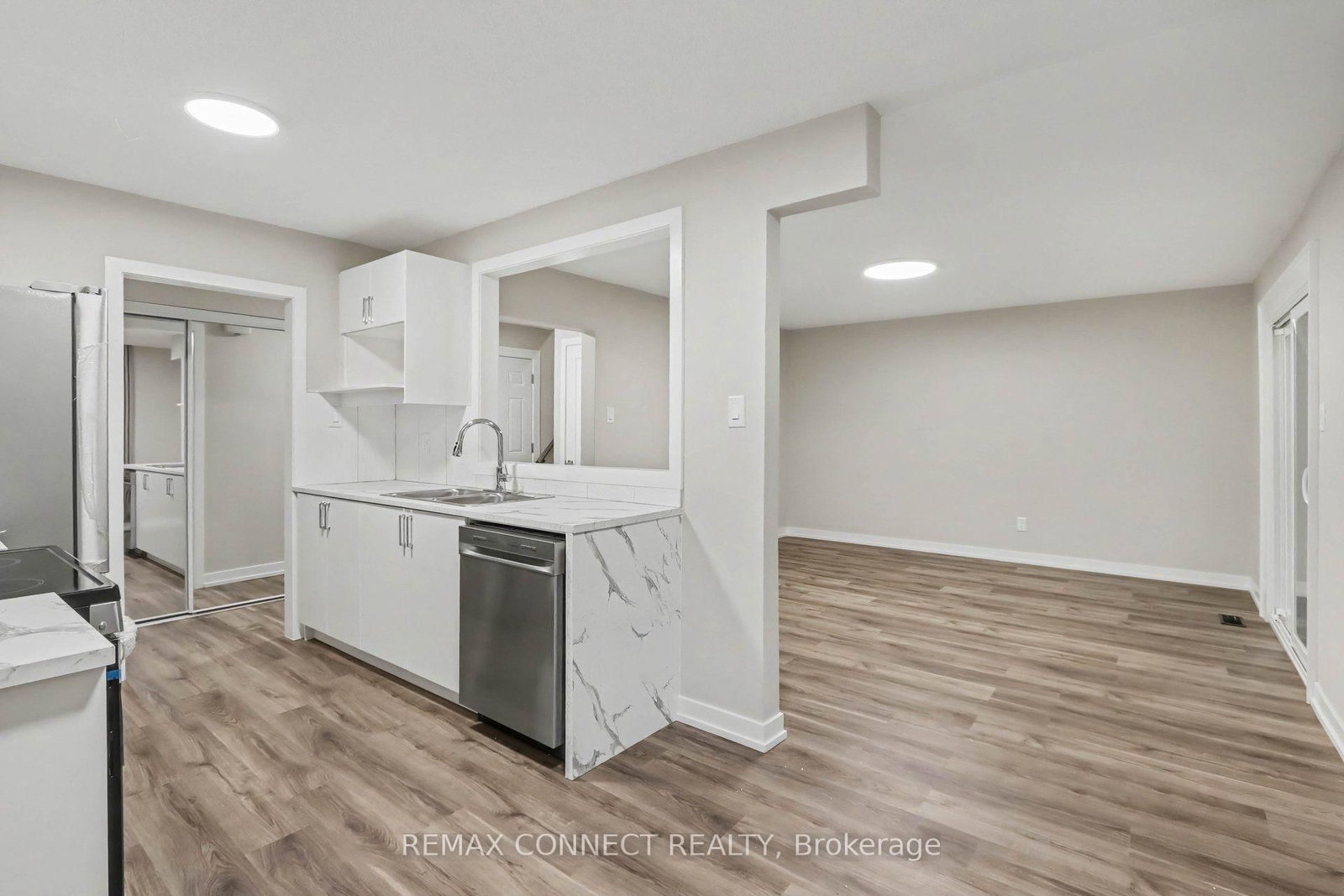 43 Tybalt Crescent • Ottawa, ON photo 4