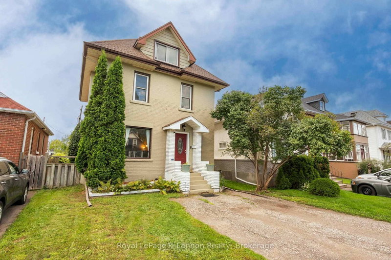 223 Marks St S