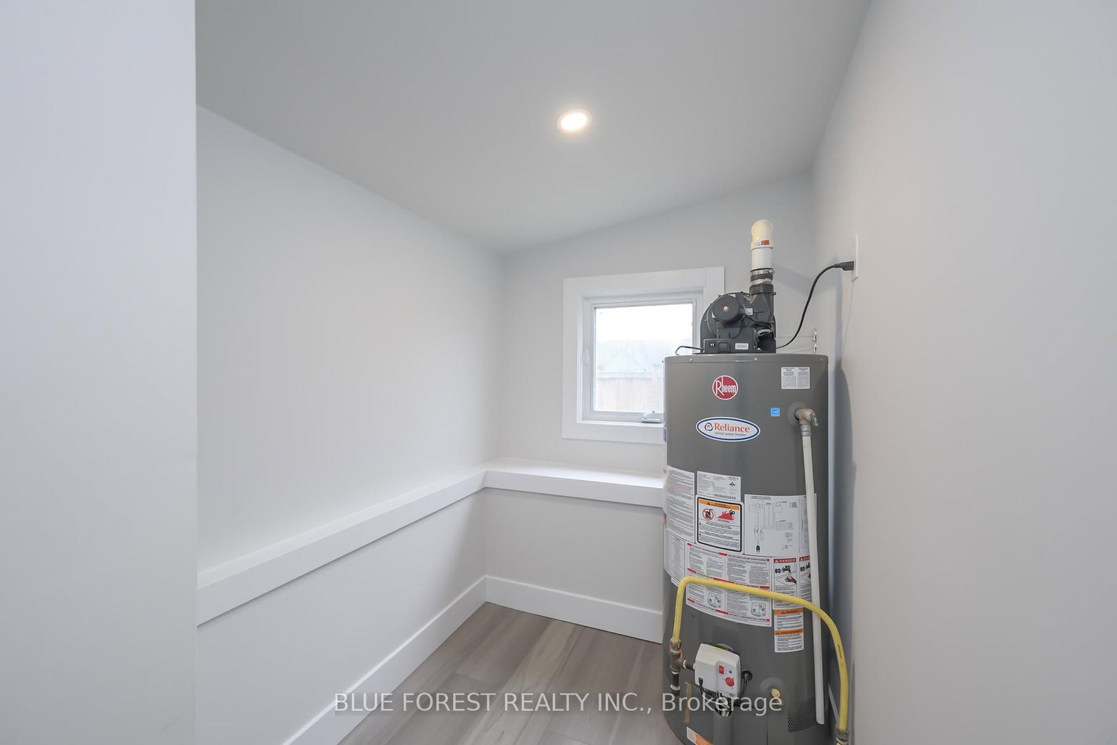 186 VICTORIA Street • Southwest Middlesex, ON photo 11
