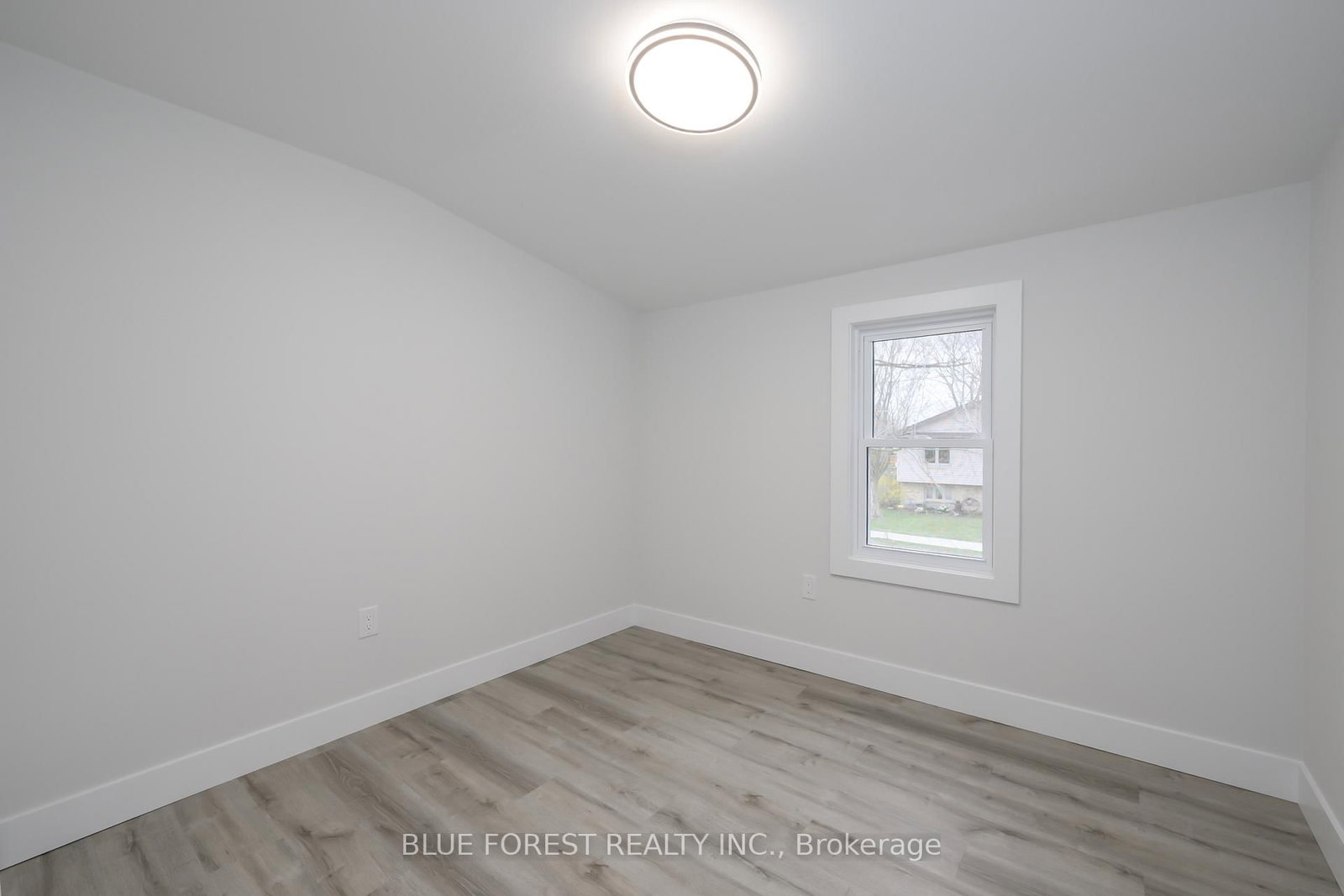 186 VICTORIA Street • Southwest Middlesex, ON photo 15