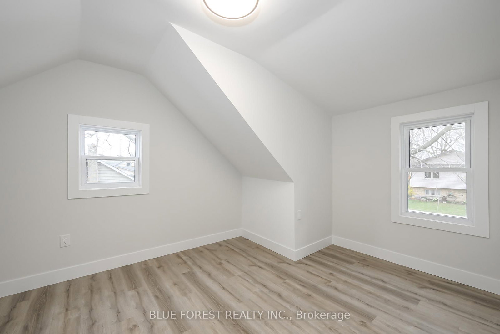 186 VICTORIA Street • Southwest Middlesex, ON photo 17