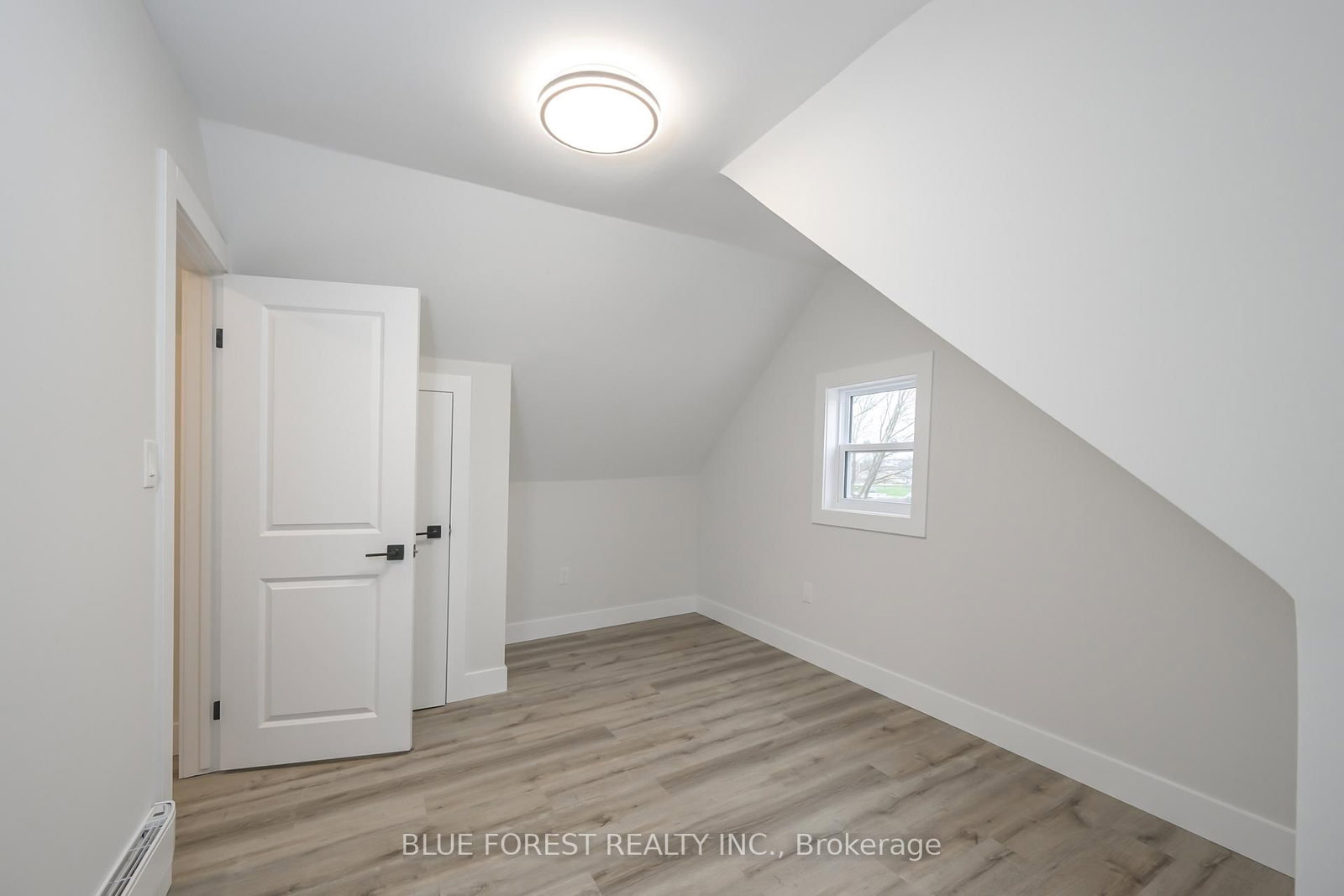 186 VICTORIA Street • Southwest Middlesex, ON photo 18