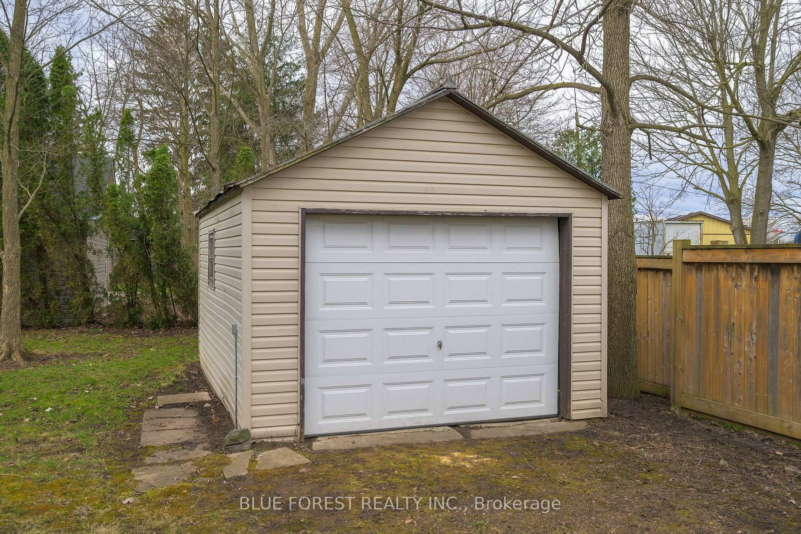 186 VICTORIA Street • Southwest Middlesex, ON photo 20