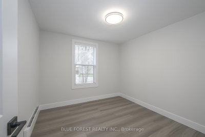 186 VICTORIA Street • Southwest Middlesex, ON photo 9