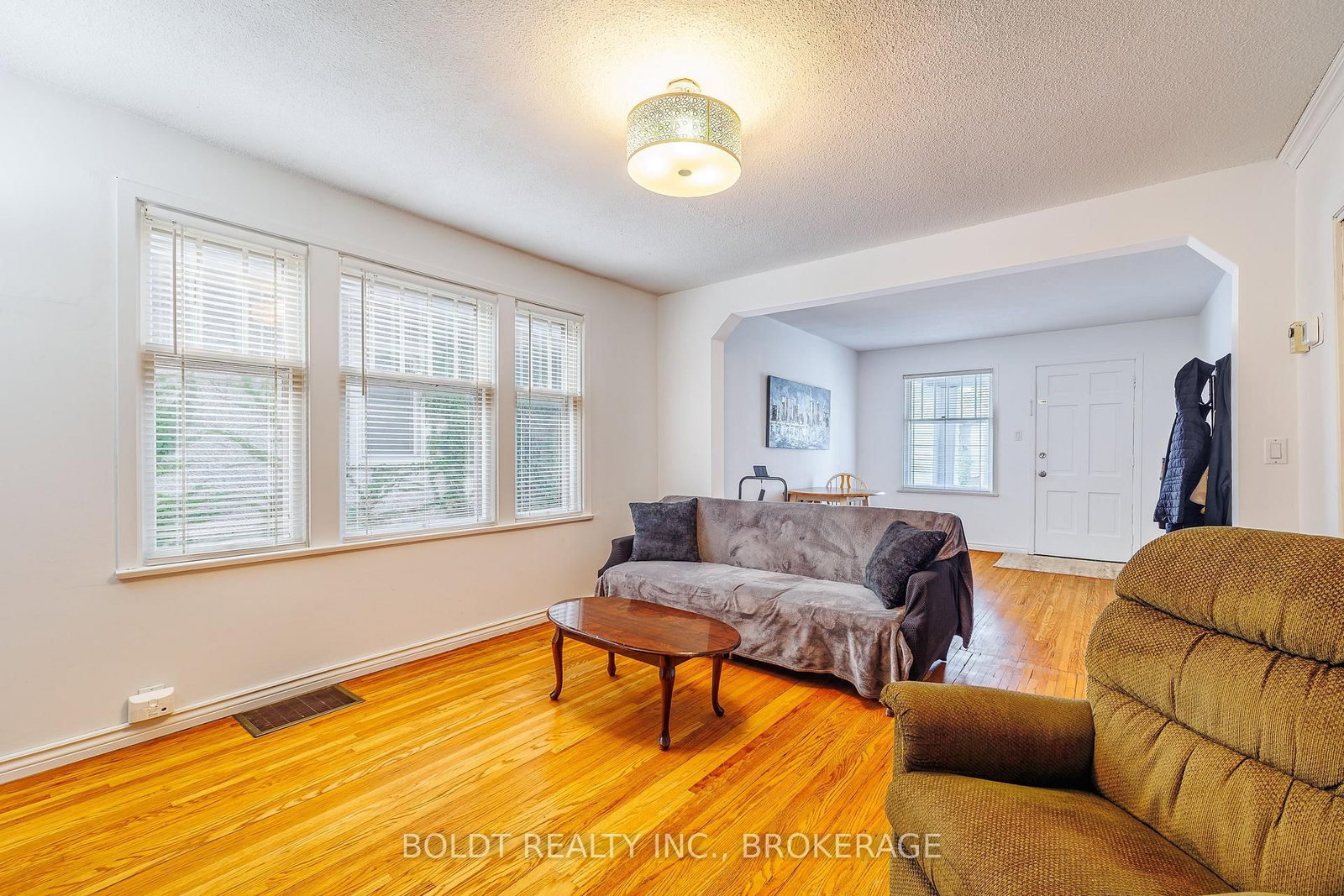 20 Stuart Avenue • St. Catharines, ON photo 4