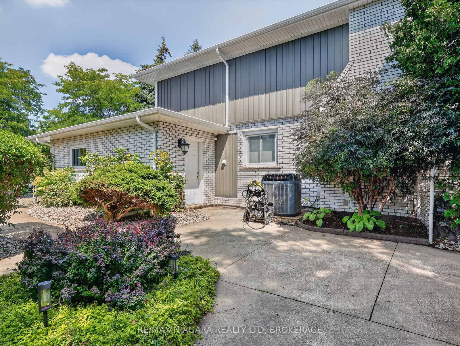 14 Fairlawn Court • St. Catharines, ON photo 4