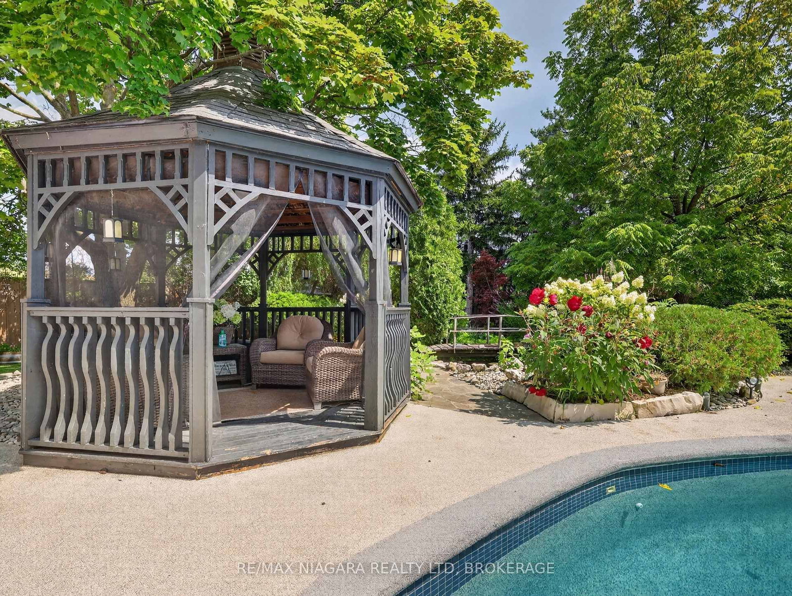 14 Fairlawn Court • St. Catharines, ON photo 8