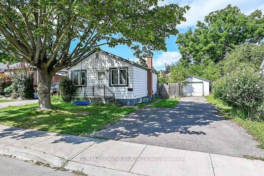 576 Rosseau Road • Hamilton, ON photo 1