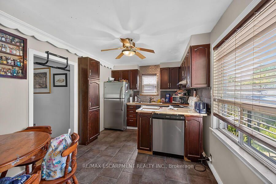 576 Rosseau Road • Hamilton, ON photo 8