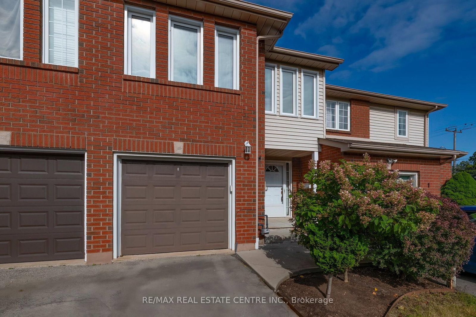 2 Walker Court • Grimsby, ON photo 1