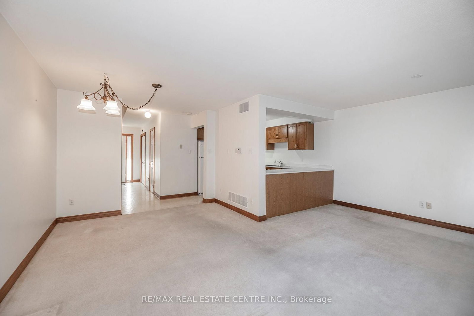2 Walker Court • Grimsby, ON photo 10