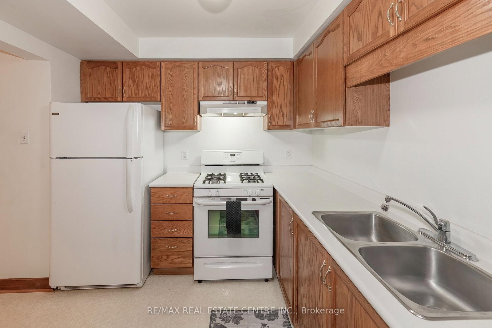 2 Walker Court • Grimsby, ON photo 12