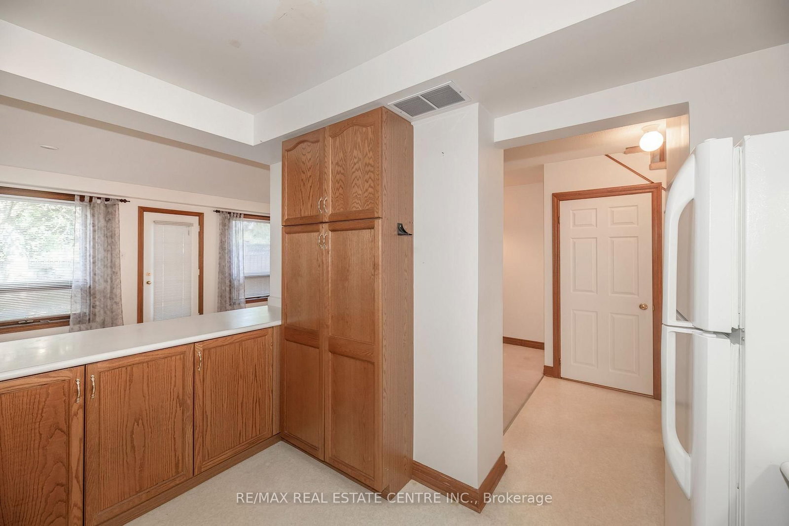 2 Walker Court • Grimsby, ON photo 14