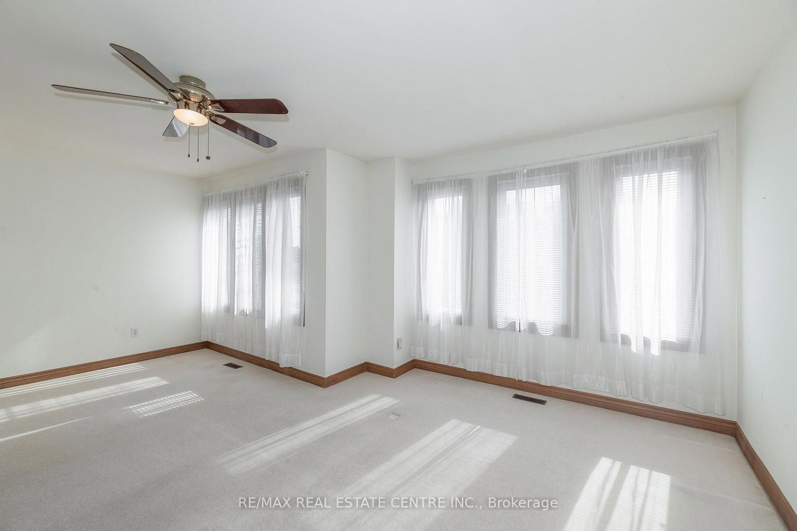 2 Walker Court • Grimsby, ON photo 16