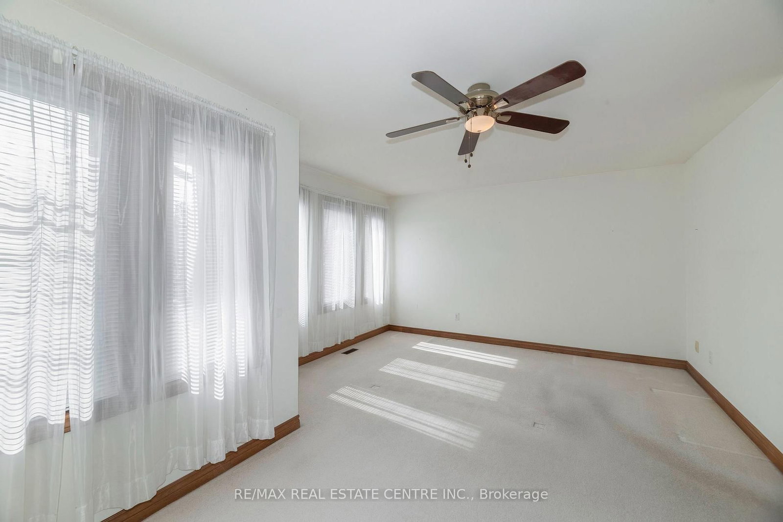 2 Walker Court • Grimsby, ON photo 17
