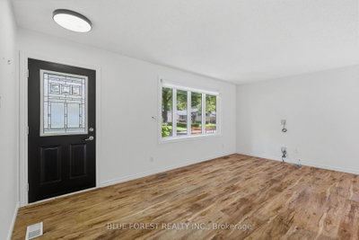 83 Amy Crescent • London East, ON photo 3