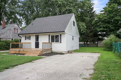 84 Victoria Boulevard • Huron East, ON photo 2