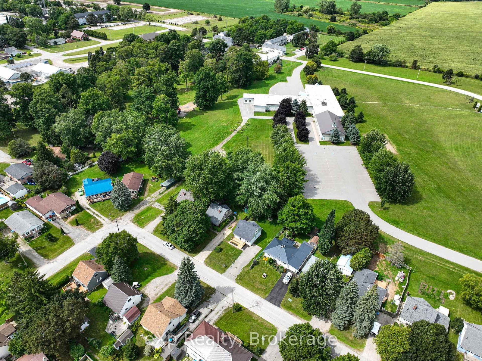 84 Victoria Boulevard • Huron East, ON photo 42