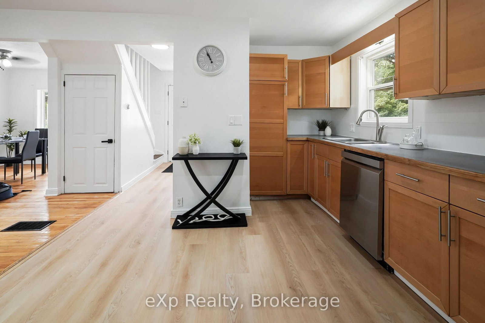 84 Victoria Boulevard • Huron East, ON photo 8