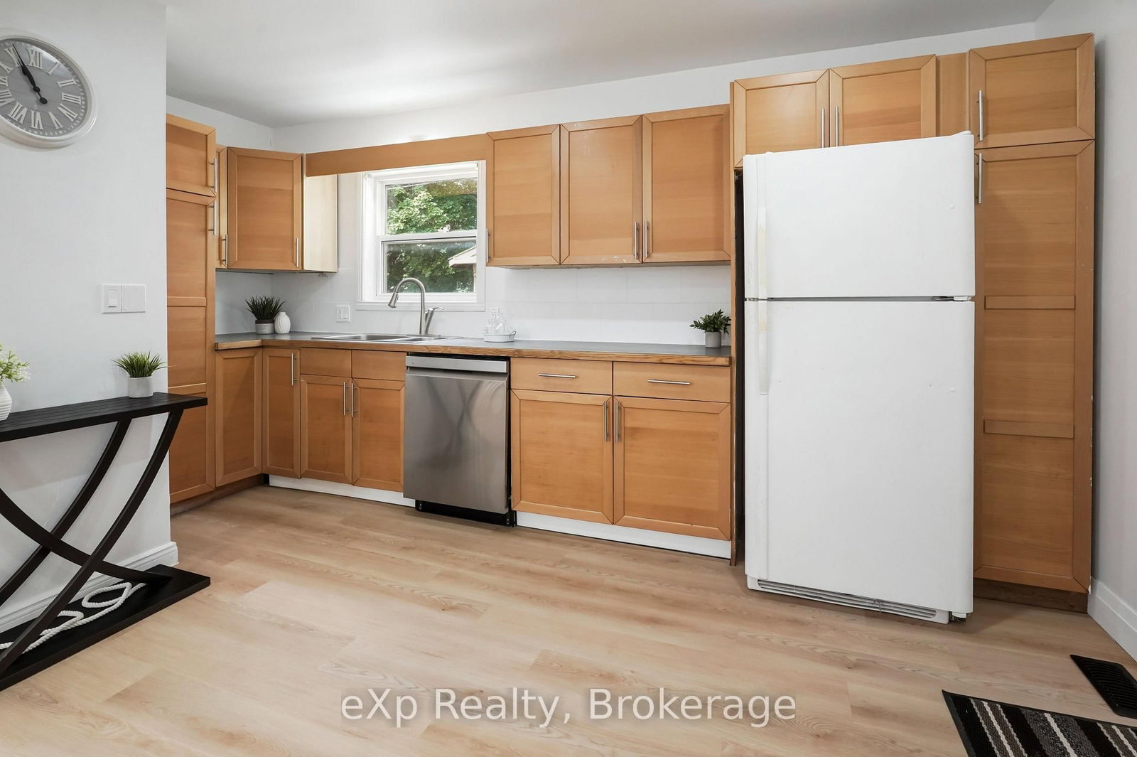 84 Victoria Boulevard • Huron East, ON photo 9