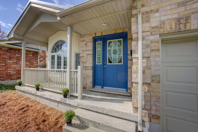 952 Gzowski Street • Centre Wellington, ON photo 3
