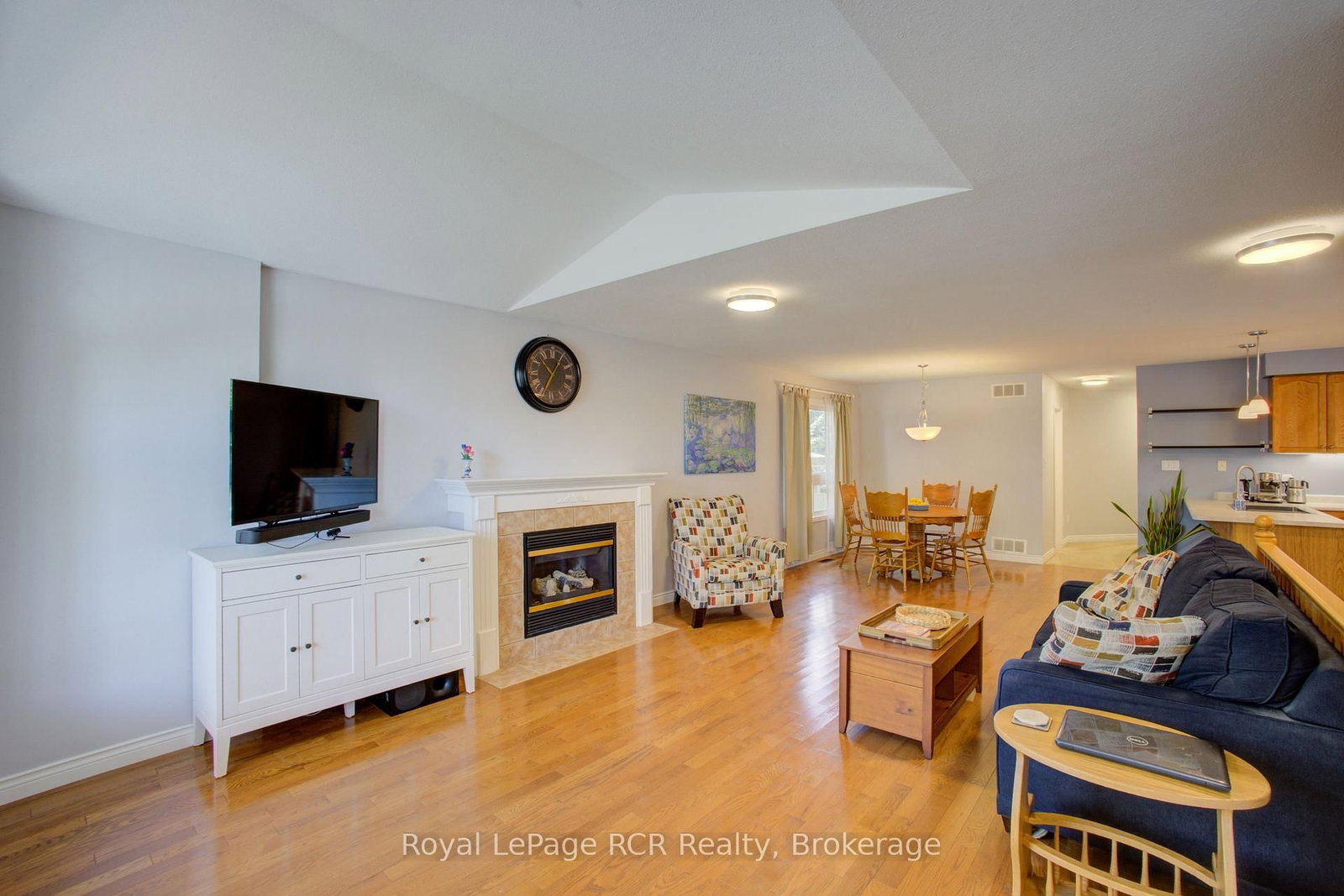 952 Gzowski Street • Centre Wellington, ON photo 4