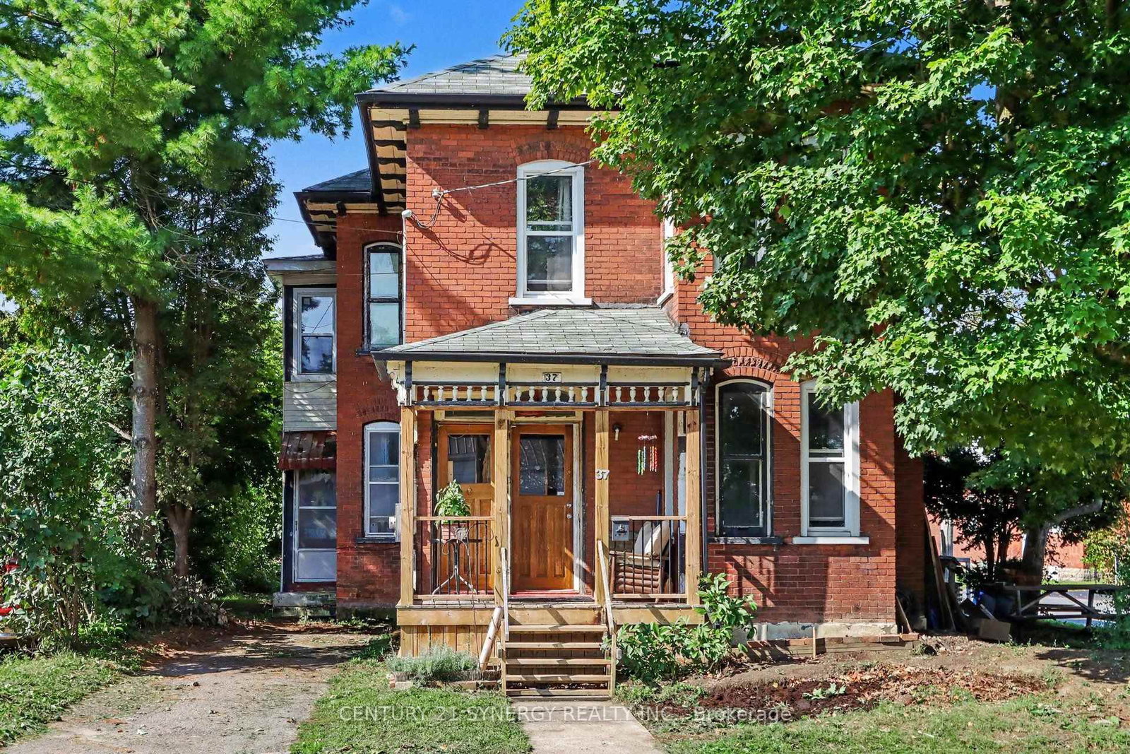 37 Smiths Falls Avenue • Smiths Falls, ON photo 1