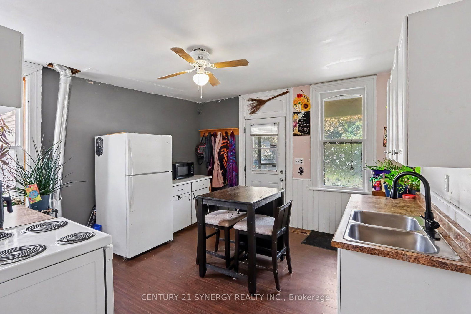 37 Smiths Falls Avenue • Smiths Falls, ON photo 5
