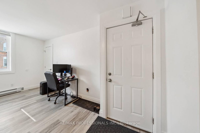 2 - 14 Manitoba Street