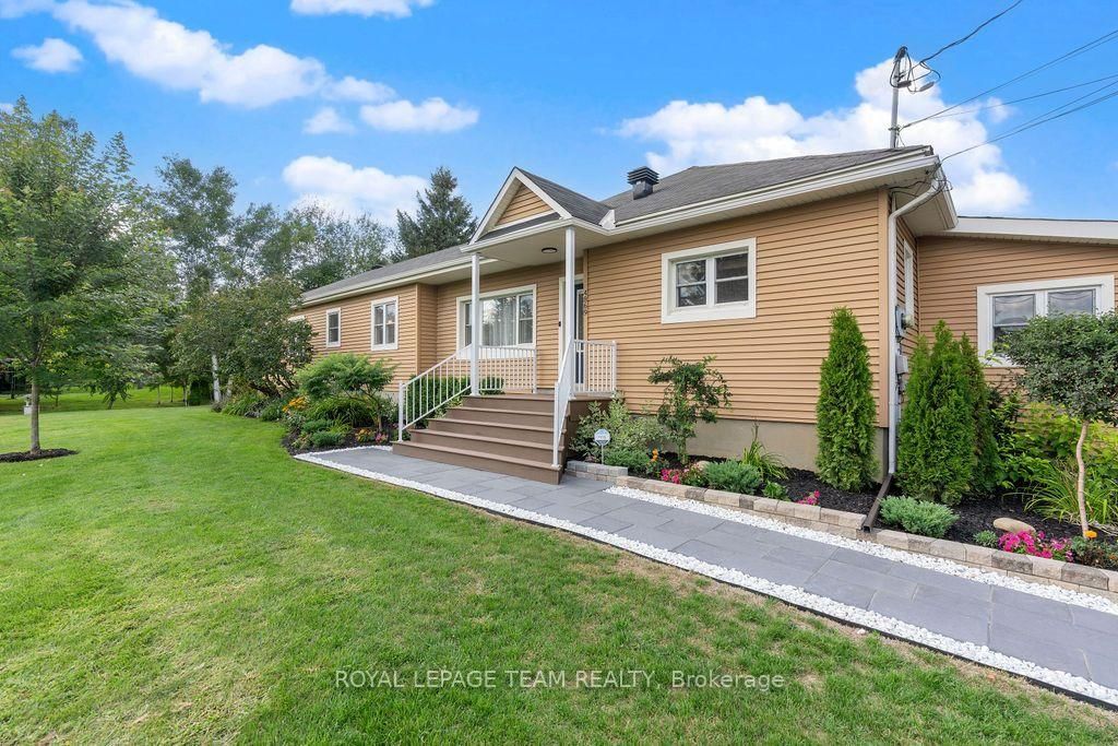 4869 THUNDER Road • Carlsbad Springs, ON photo 4