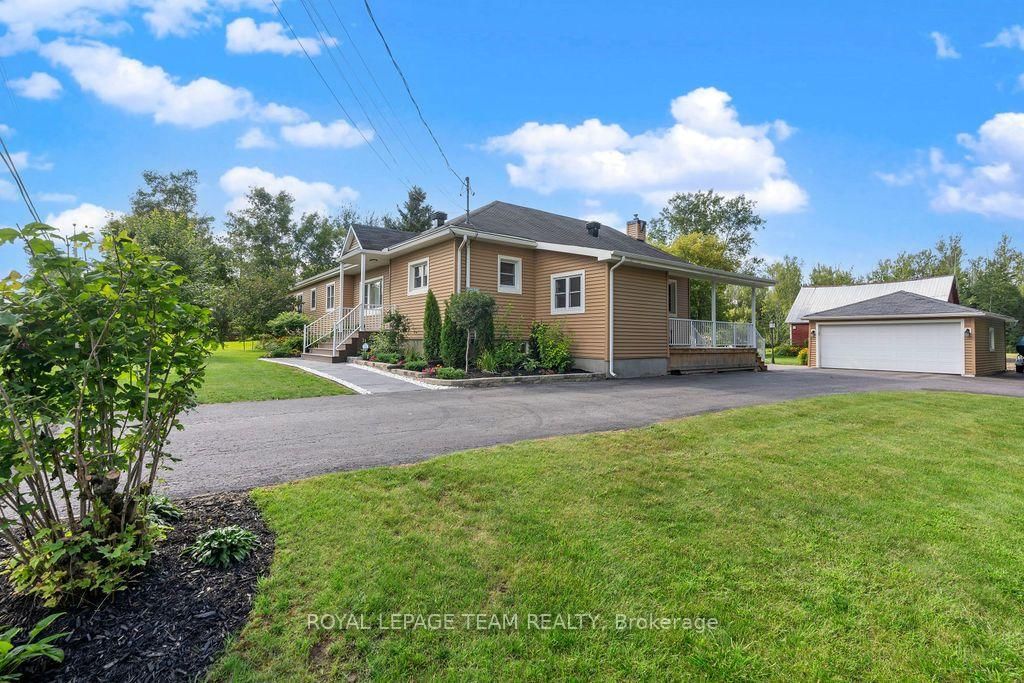 4869 THUNDER Road • Carlsbad Springs, ON photo 5