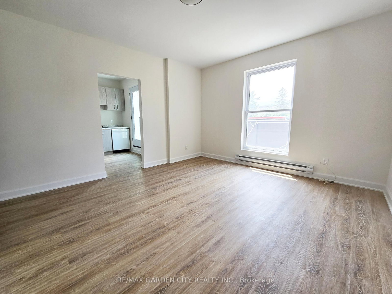 2 - 63 Main Street E, Grimsby 2